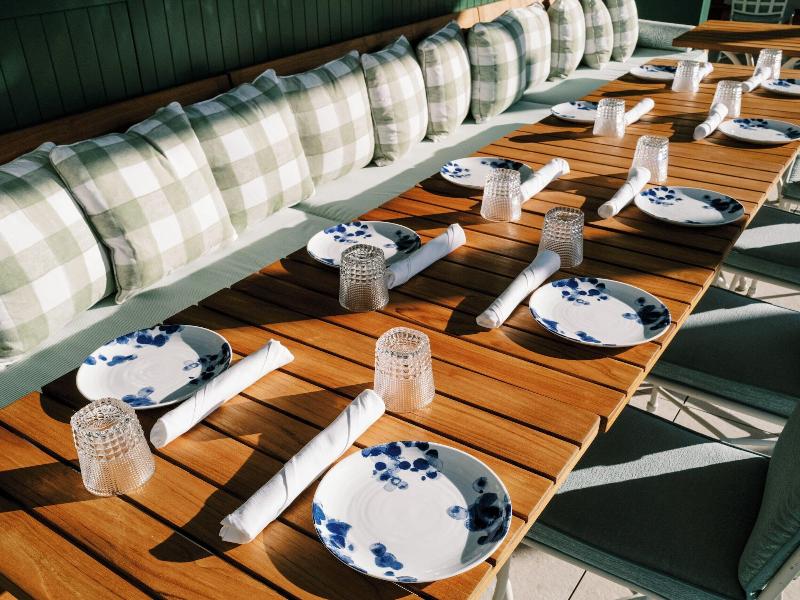 Canoe Place Inn And Cottages image