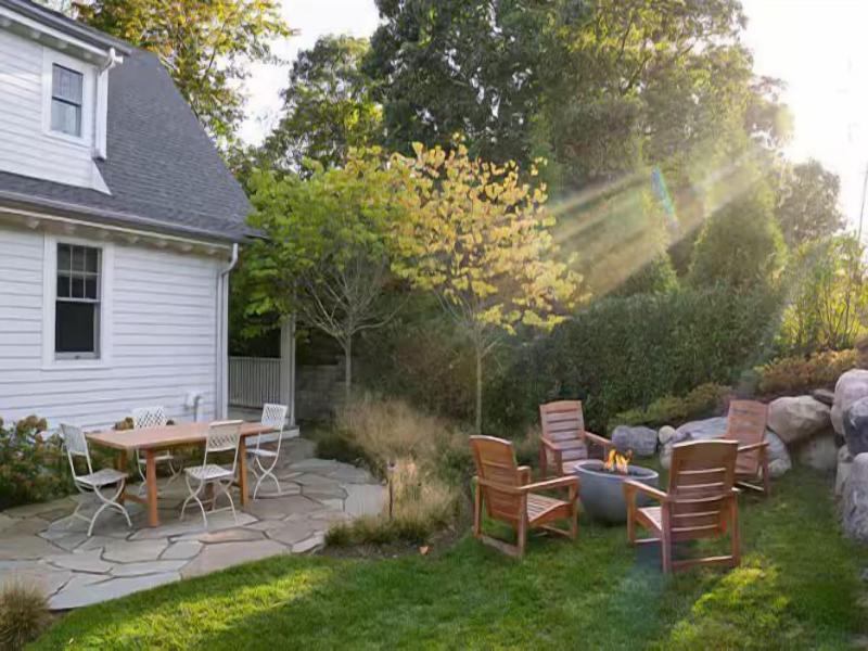 Canoe Place Inn And Cottages image