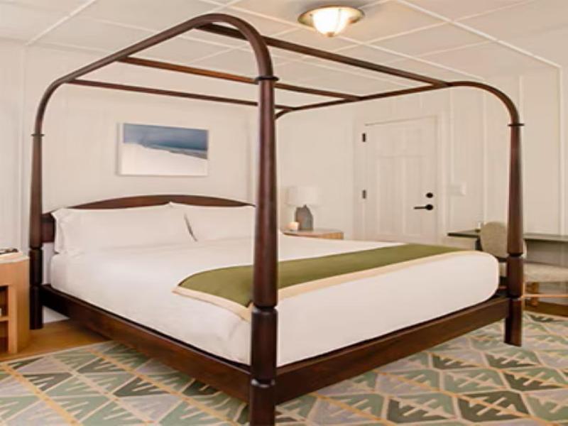 Canoe Place Inn And Cottages image