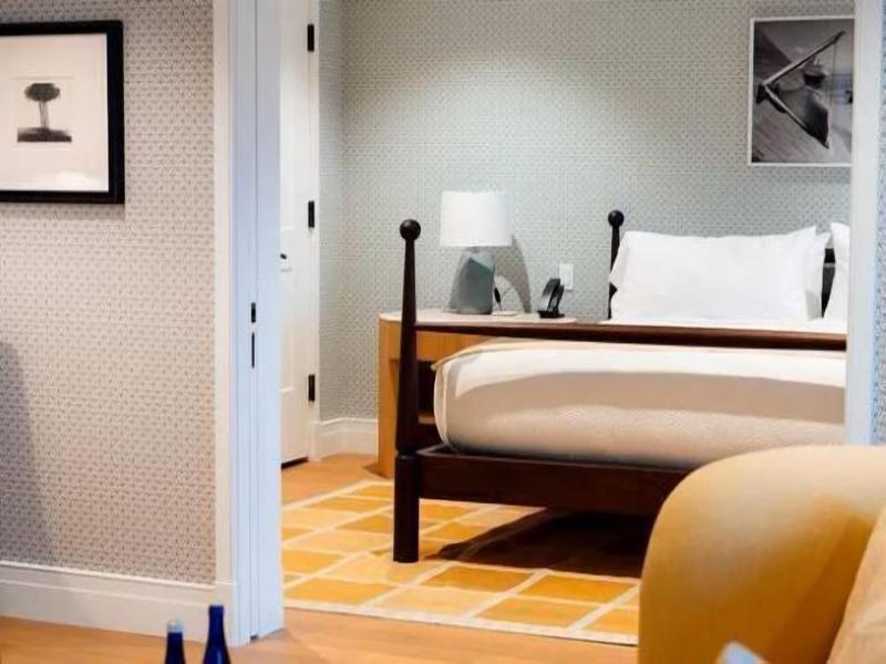 Canoe Place Inn And Cottages image