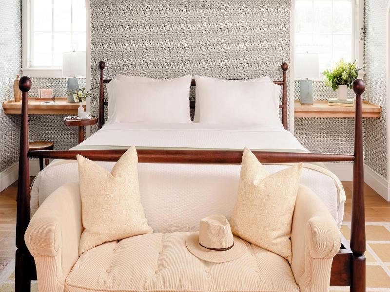 Canoe Place Inn And Cottages image