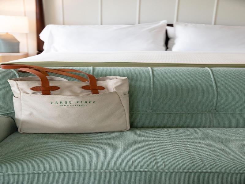Canoe Place Inn And Cottages image