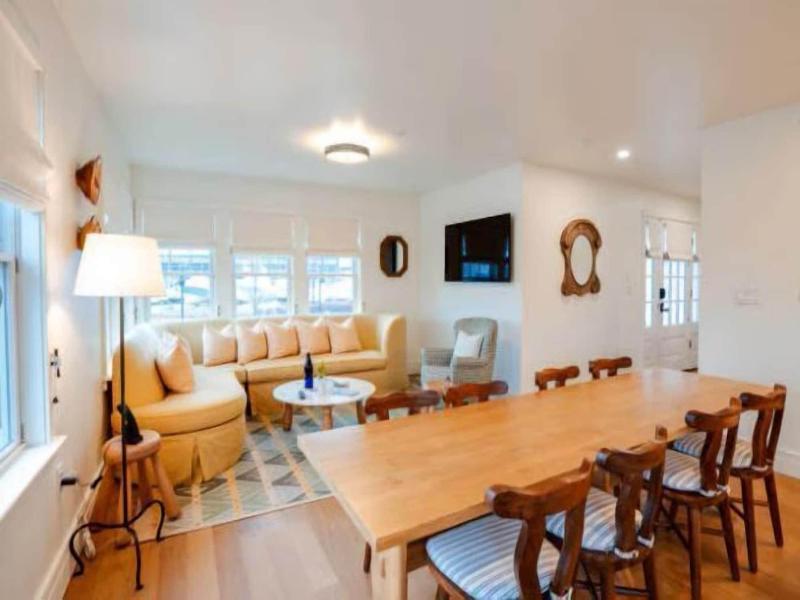 Canoe Place Inn And Cottages image