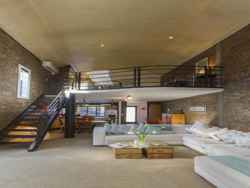 Chic Loft In The Heart Of Cape Town image