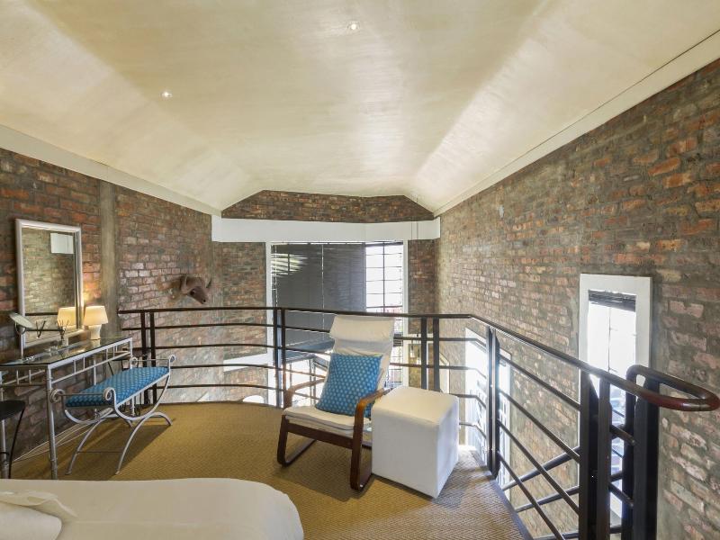 Chic Loft In The Heart Of Cape Town image