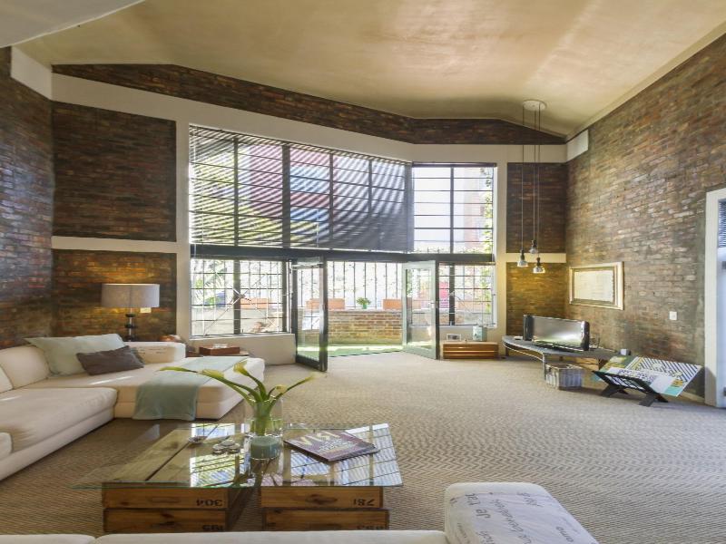 Chic Loft In The Heart Of Cape Town image