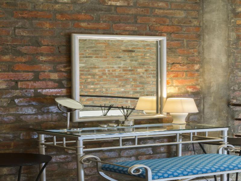 Chic Loft In The Heart Of Cape Town image