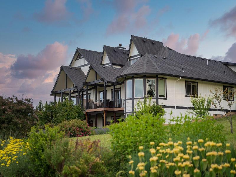 The Setting Inn Willamette Valley image