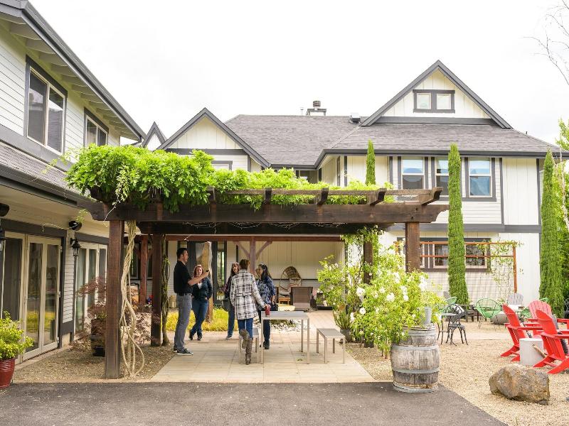 The Setting Inn Willamette Valley image