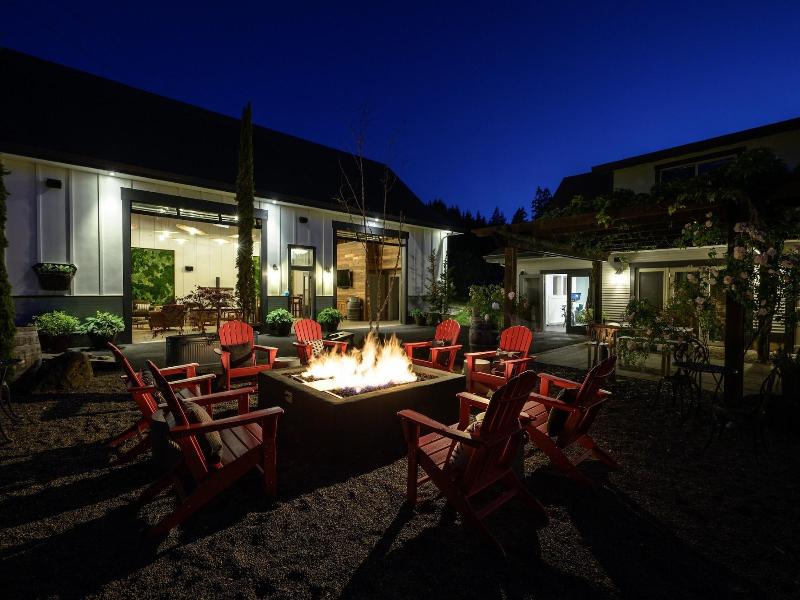 The Setting Inn Willamette Valley image