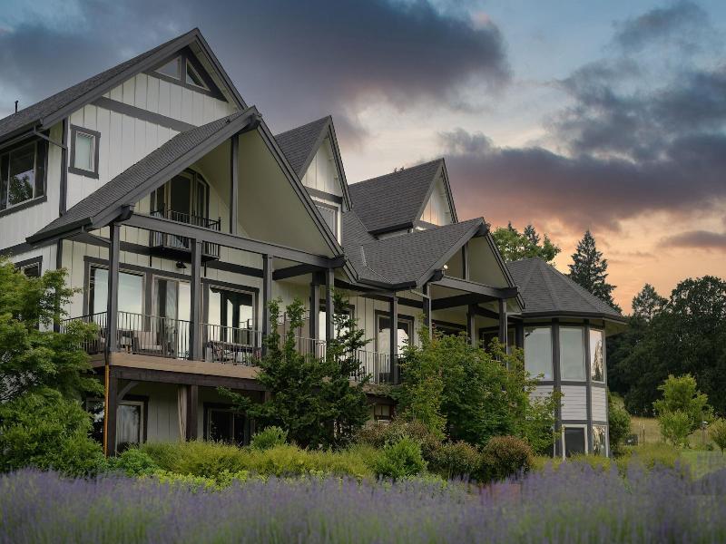 The Setting Inn Willamette Valley image