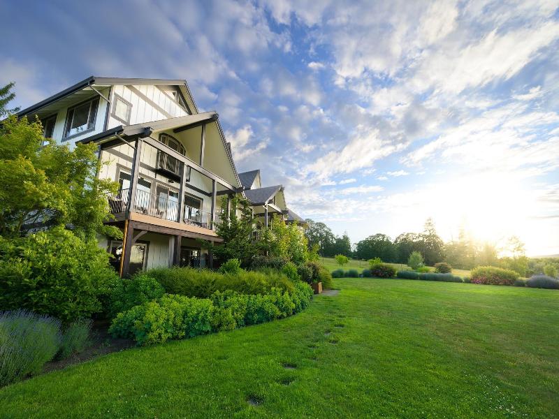 The Setting Inn Willamette Valley image