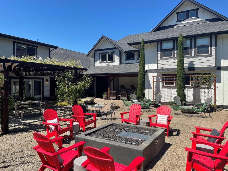 The Setting Inn Willamette Valley image
