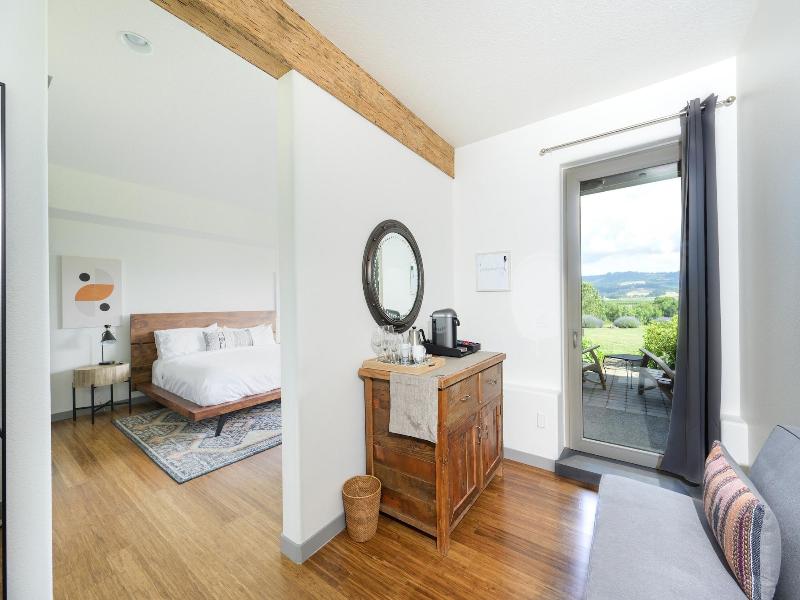 The Setting Inn Willamette Valley image