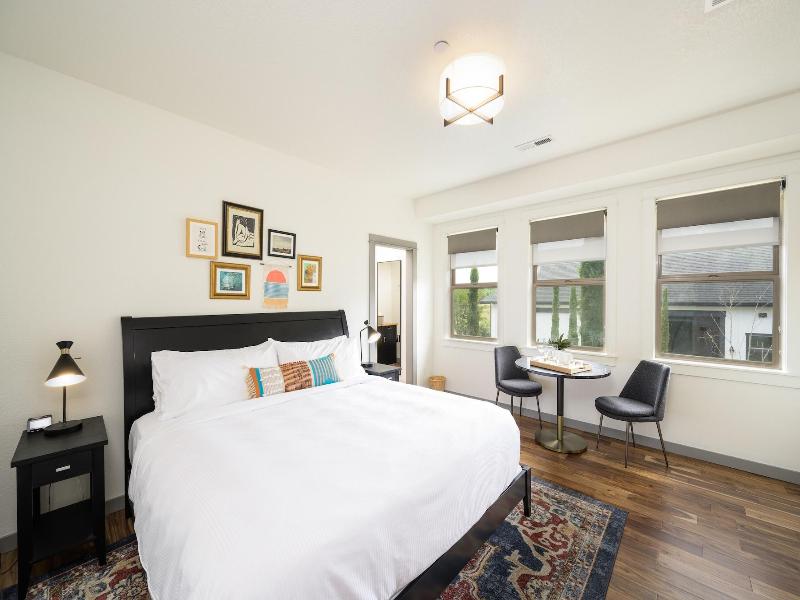 The Setting Inn Willamette Valley image