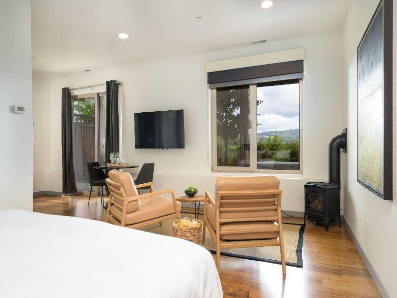 The Setting Inn Willamette Valley image
