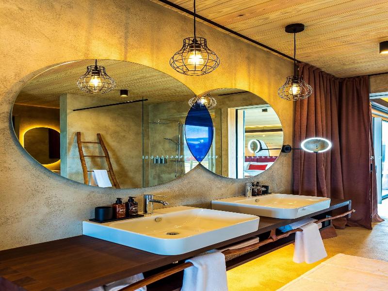 Saba Rock Resort image