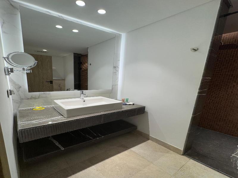 The G Einbay Golf Resort image