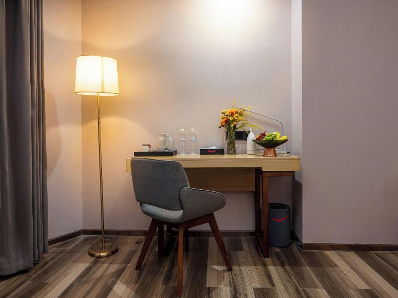 Trendy Romantic Maxscreen Hotel image