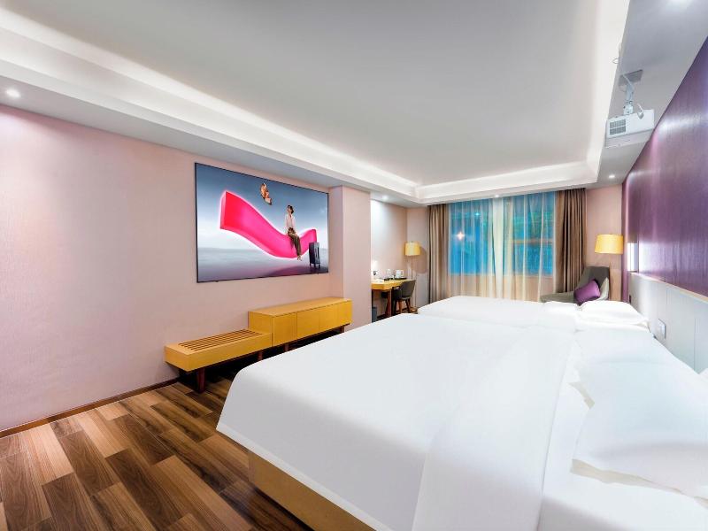 Trendy Romantic Maxscreen Hotel image