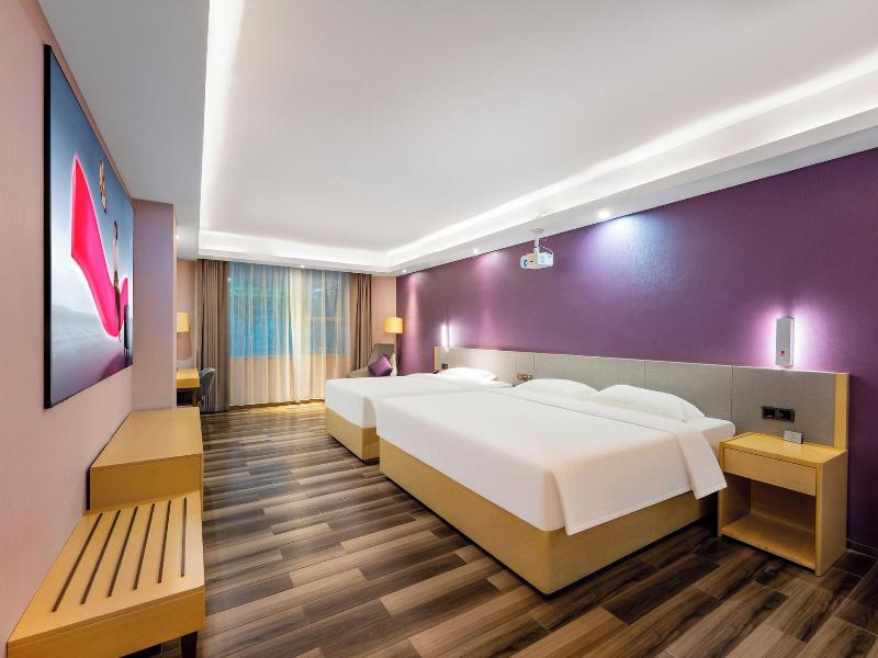 Trendy Romantic Maxscreen Hotel image