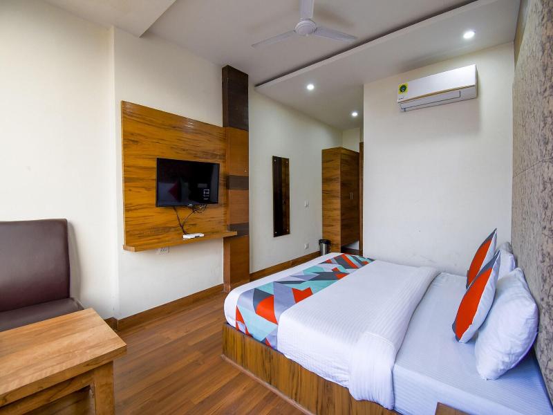 Fabhotel Black Diamond image