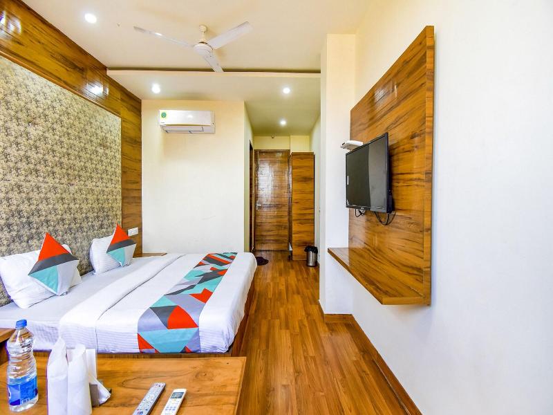 Fabhotel Black Diamond image