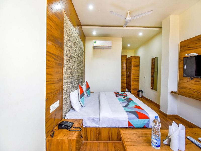 Fabhotel Black Diamond image