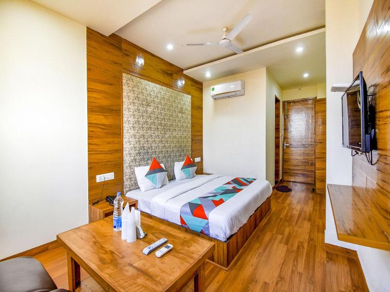 Fabhotel Black Diamond image