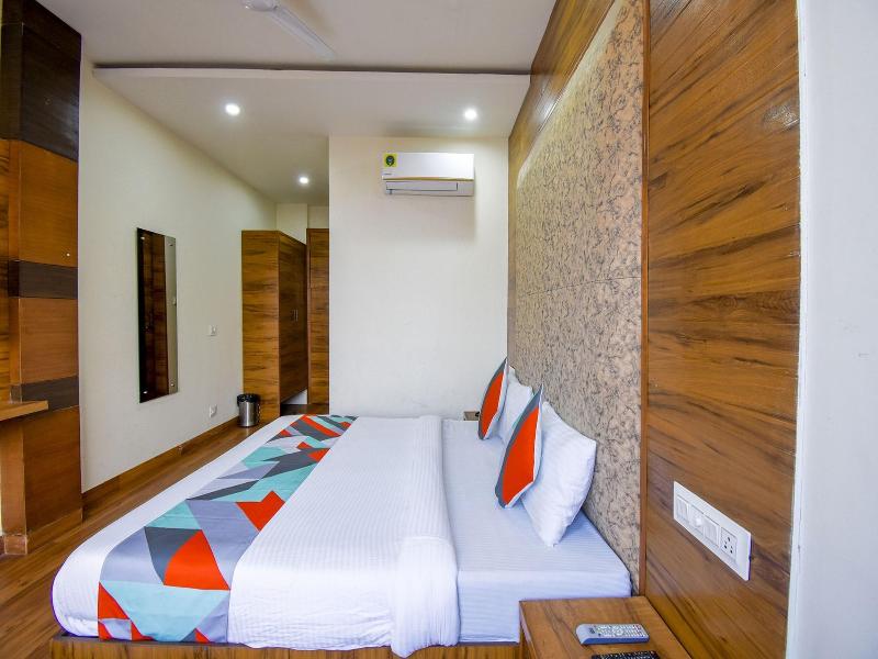 Fabhotel Black Diamond image