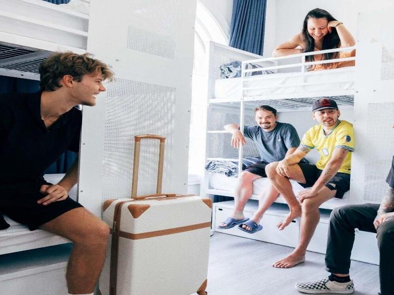 Maze Backpackers Gold Coast image