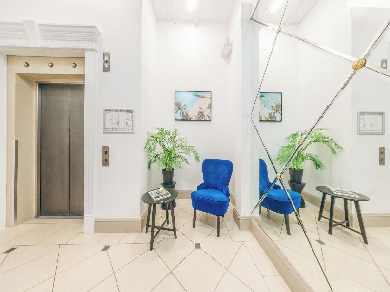 Maze Backpackers Gold Coast image