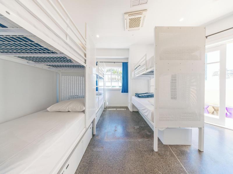 Maze Backpackers Gold Coast image
