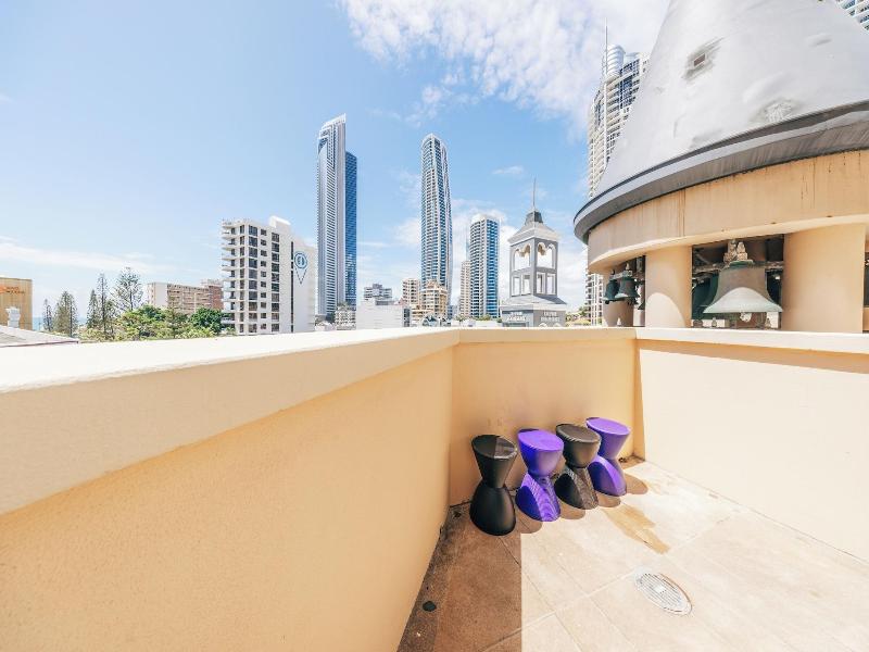 Maze Backpackers Gold Coast image