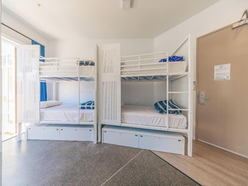 Maze Backpackers Gold Coast image