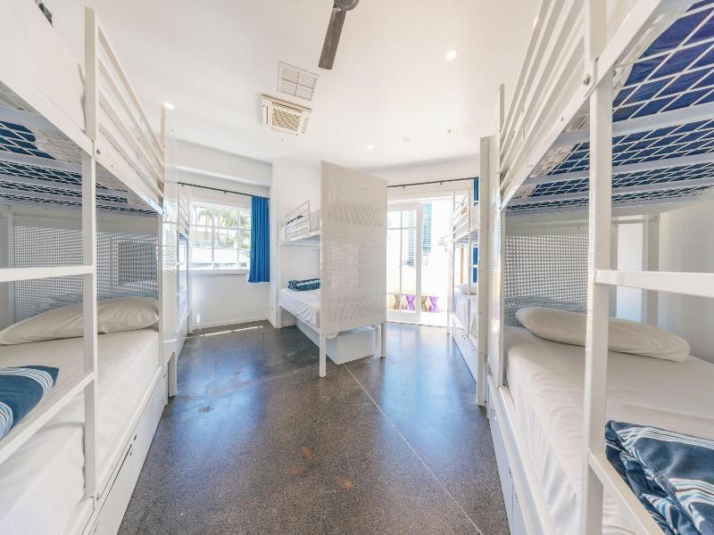 Maze Backpackers Gold Coast image