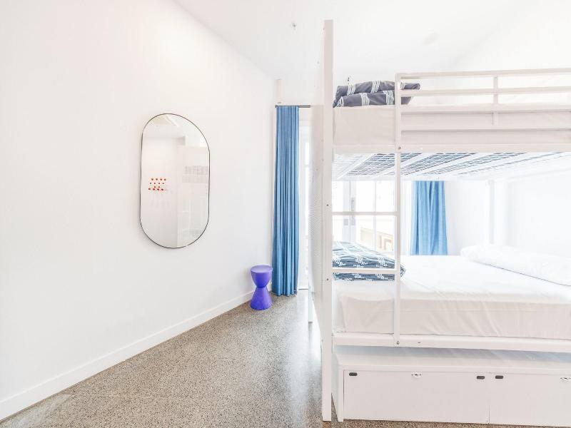 Maze Backpackers Gold Coast image
