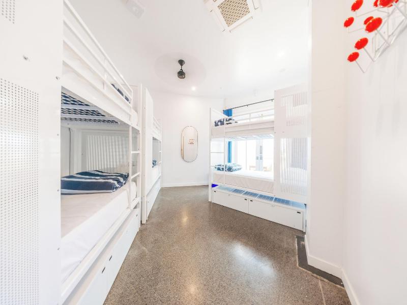 Maze Backpackers Gold Coast image