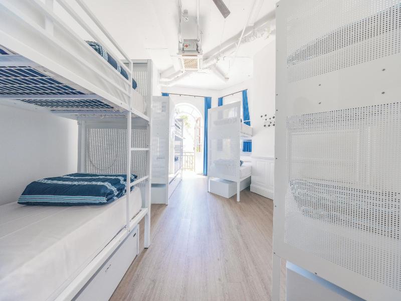 Maze Backpackers Gold Coast image