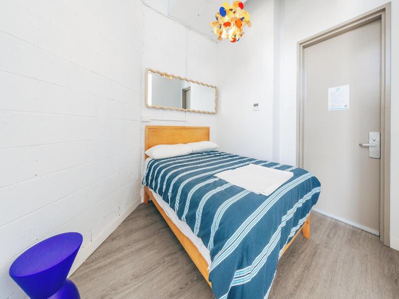 Maze Backpackers Gold Coast image