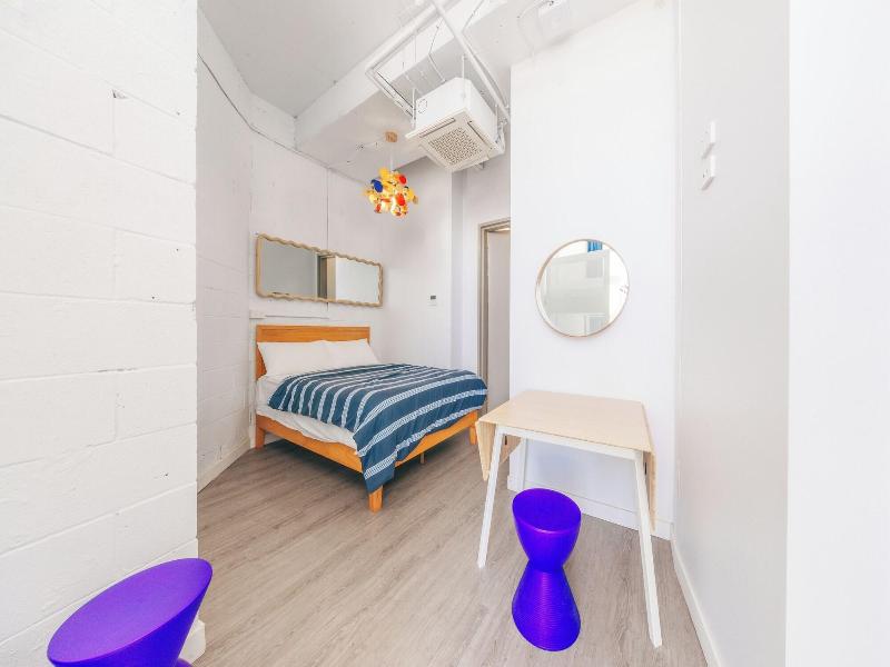 Maze Backpackers Gold Coast image