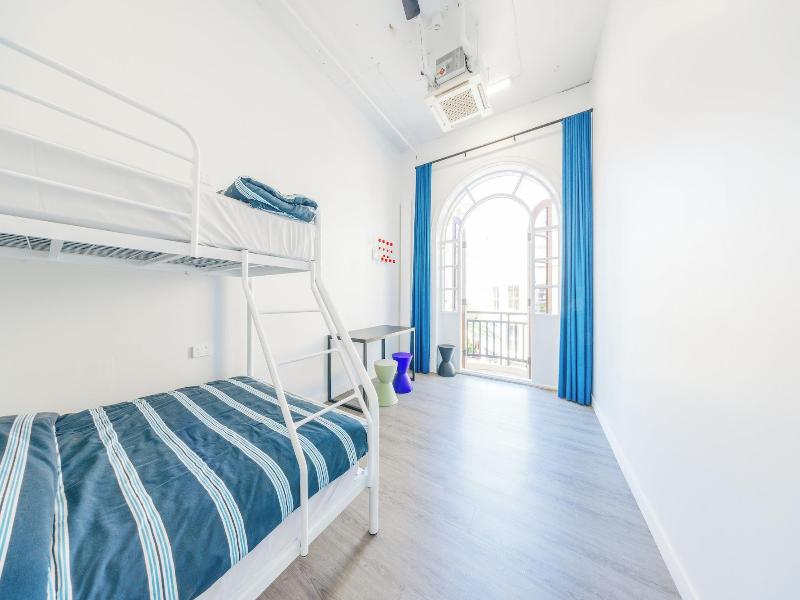 Maze Backpackers Gold Coast image
