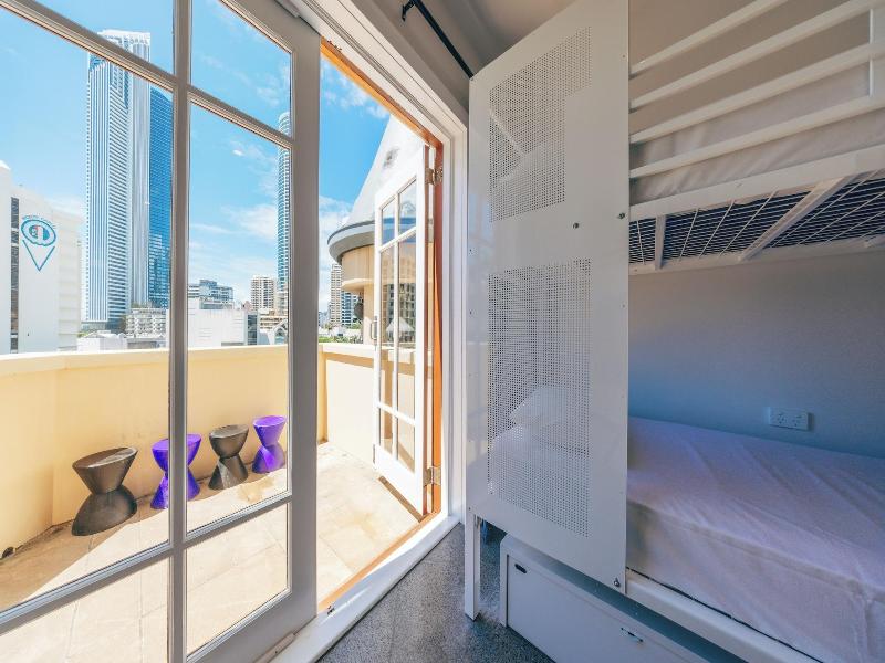 Maze Backpackers Gold Coast image