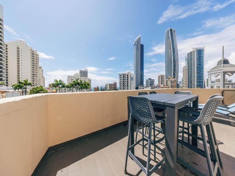Maze Backpackers Gold Coast image