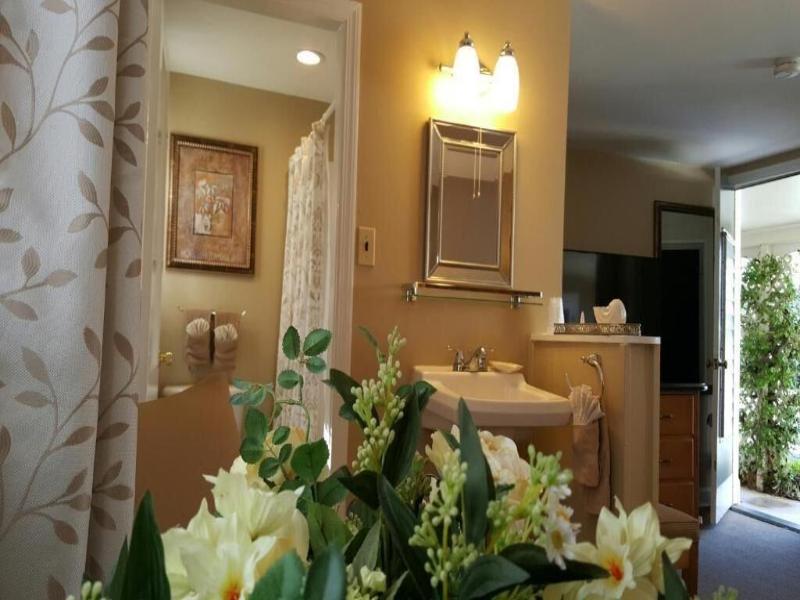 Starlight Lodge Cape Cod image