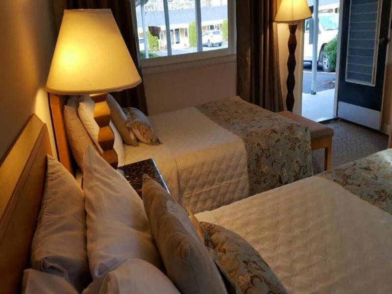 Starlight Lodge Cape Cod image