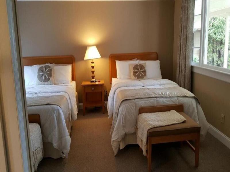 Starlight Lodge Cape Cod image
