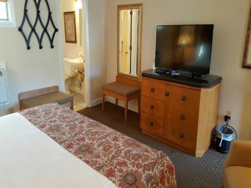 Starlight Lodge Cape Cod image