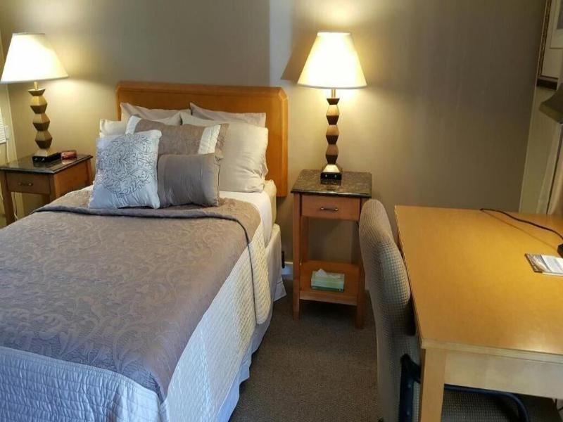 Starlight Lodge Cape Cod image
