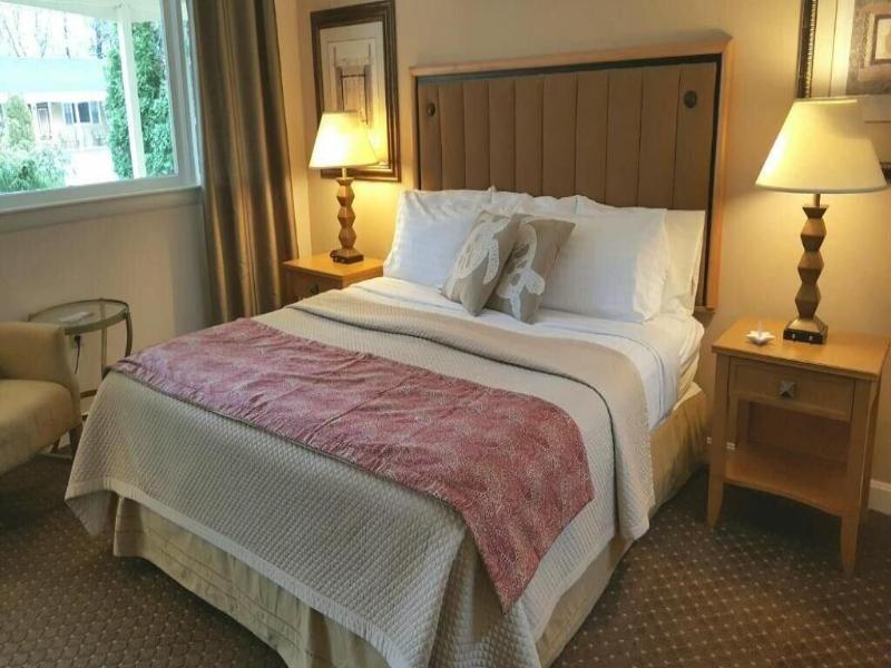 Starlight Lodge Cape Cod image